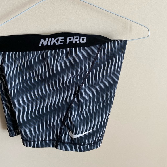 Nike training shorts - Picture 2 of 3
